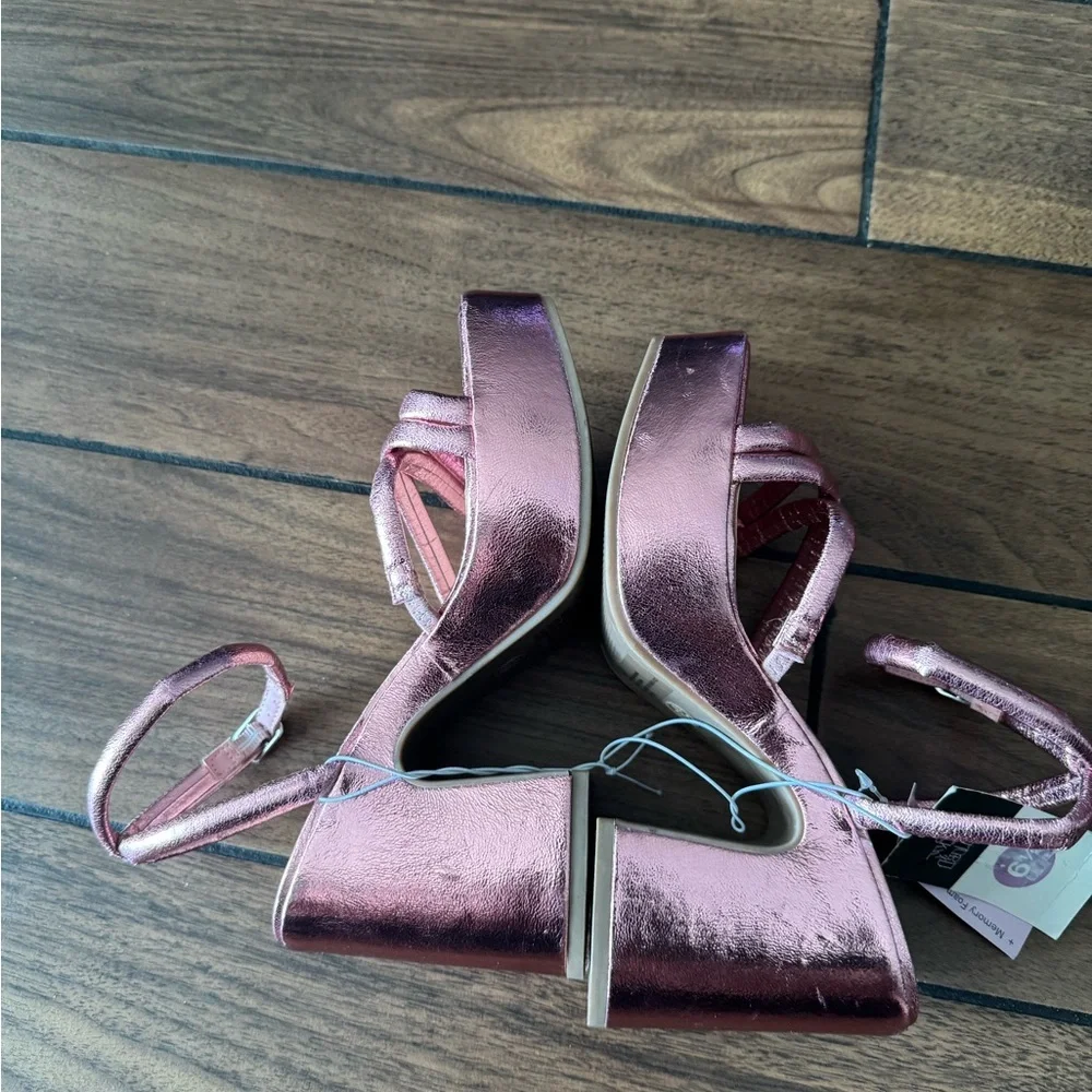 WILD FABLE Astro Metallic Pink Strappy Platform Sandals size 6.5
